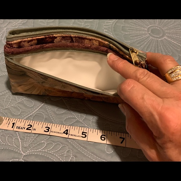 Lowest Price New WT Small make up bag. Made of tapestry material. - Picture 4 of 6